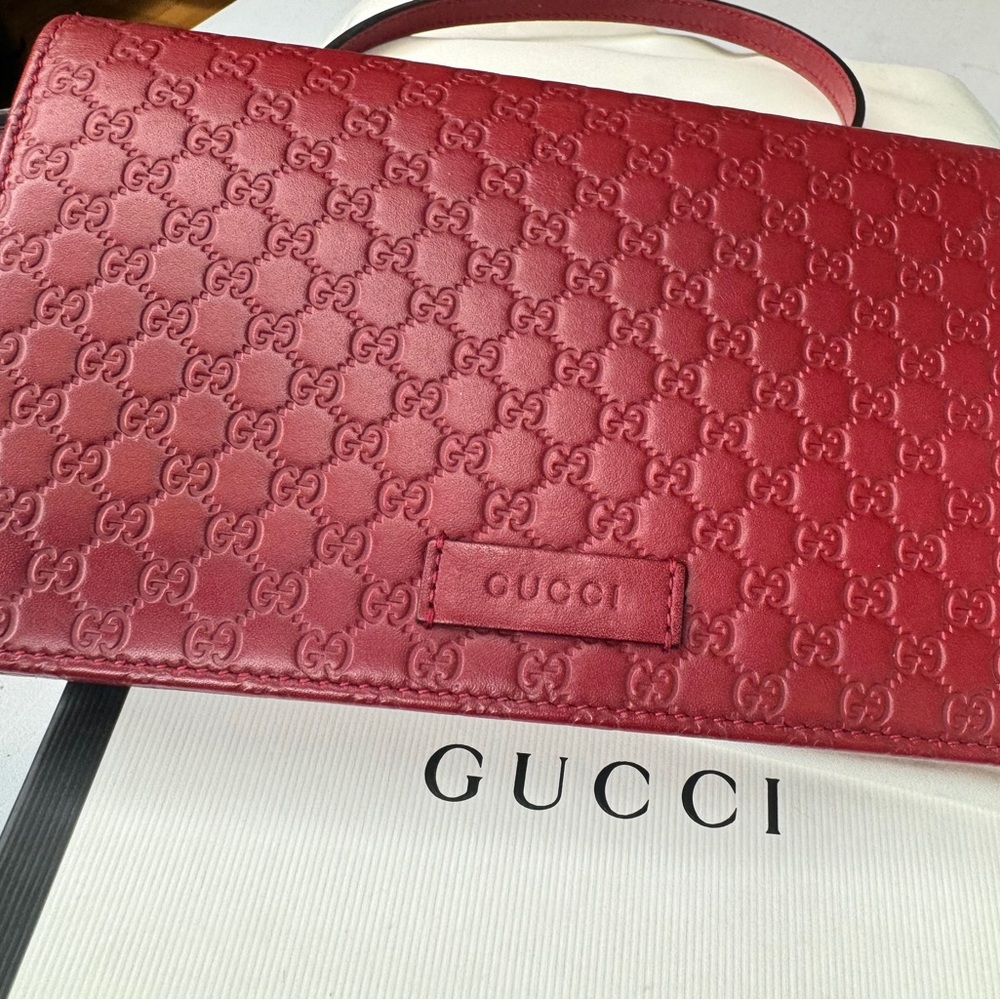 Gucci Microguccissima Crossbody Wallet